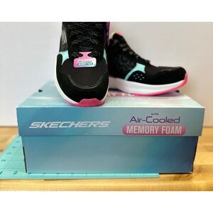 Skechers Women’s Size 7 Sneakers